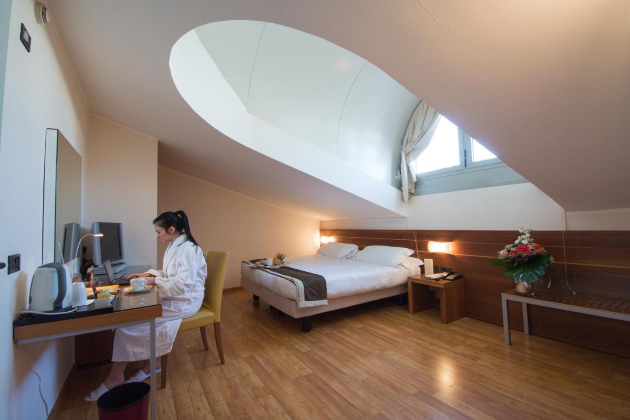 Hotel Royal Falcone Monza Bagian luar foto