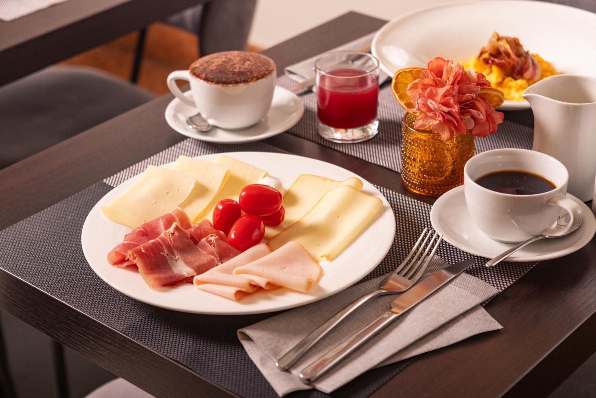 Hotel Royal Falcone Monza Bagian luar foto