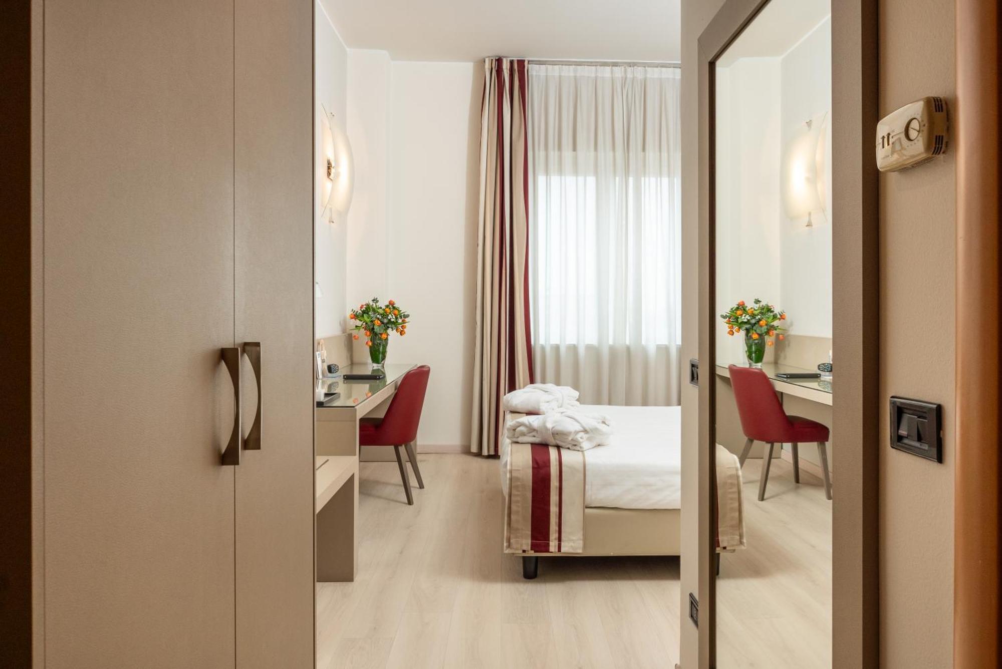 Hotel Royal Falcone Monza Bagian luar foto