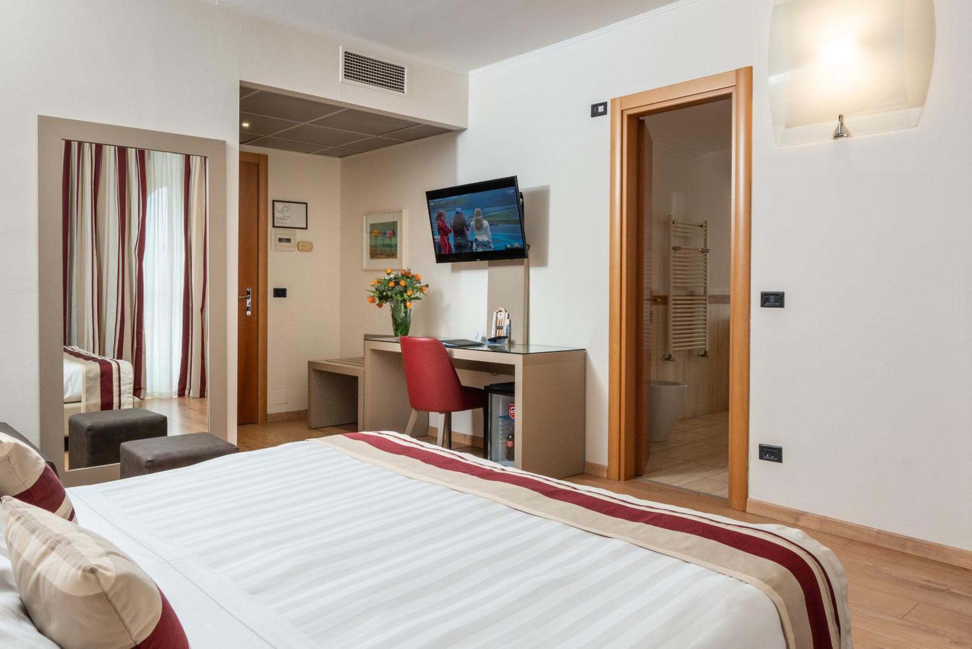 Hotel Royal Falcone Monza Bagian luar foto
