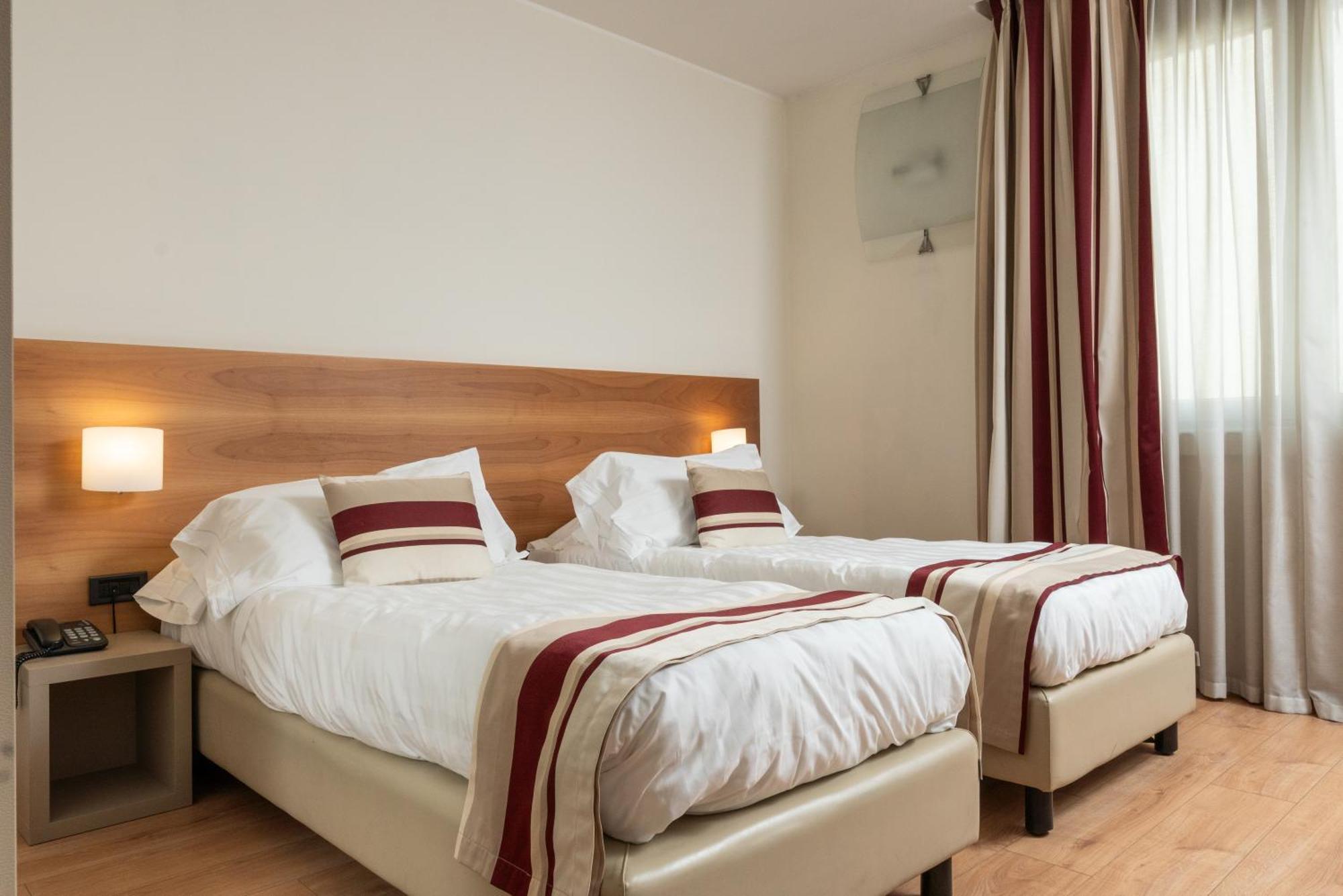 Hotel Royal Falcone Monza Bagian luar foto